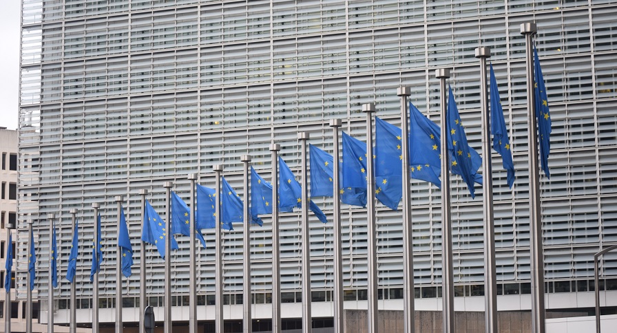 Το ελληνικό καθεστώς ενισχύσεων ύψους 1 δισ. ευρώ για τη στήριξη των επιχειρήσεων που πλήττονται λόγω της έξαρσης του κορωνοϊού, ενέκρινε η Ευρωπαϊκή Επιτροπή.