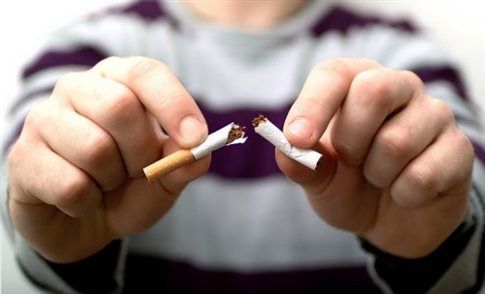 Το κάπνισμα αποτελεί την κύρια αιτία για την εμφάνιση της χρόνιας αποφρακτικής πνευμονοπάθειας, τόσο στους άνδρες, όσο και στις γυναίκες.