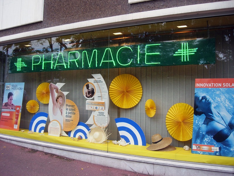 Επίσης, θυμηθείτε ότι η βιτρίνα σας πρέπει να αλλάζει μια φορά τον μήνα ή και κάθε δεκαπέντε ημέρες, αν το Φαρμακείο σας βρίσκεται σε έναν πολυσύχναστο δρόμο στο κέντρο της πόλης. Επίσης, θυμηθείτε ότι η βιτρίνα σας πρέπει να αλλάζει μια φορά τον μήνα ή και κάθε δεκαπέντε ημέρες, αν το Φαρμακείο σας βρίσκεται σε έναν πολυσύχναστο δρόμο στο κέντρο της πόλης.